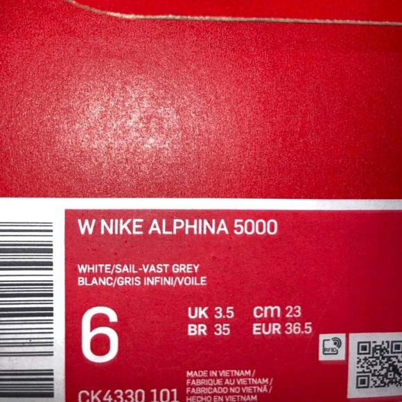 Brand new Nike alphina 5000. (With box and tags) - Picture 2 of 5
